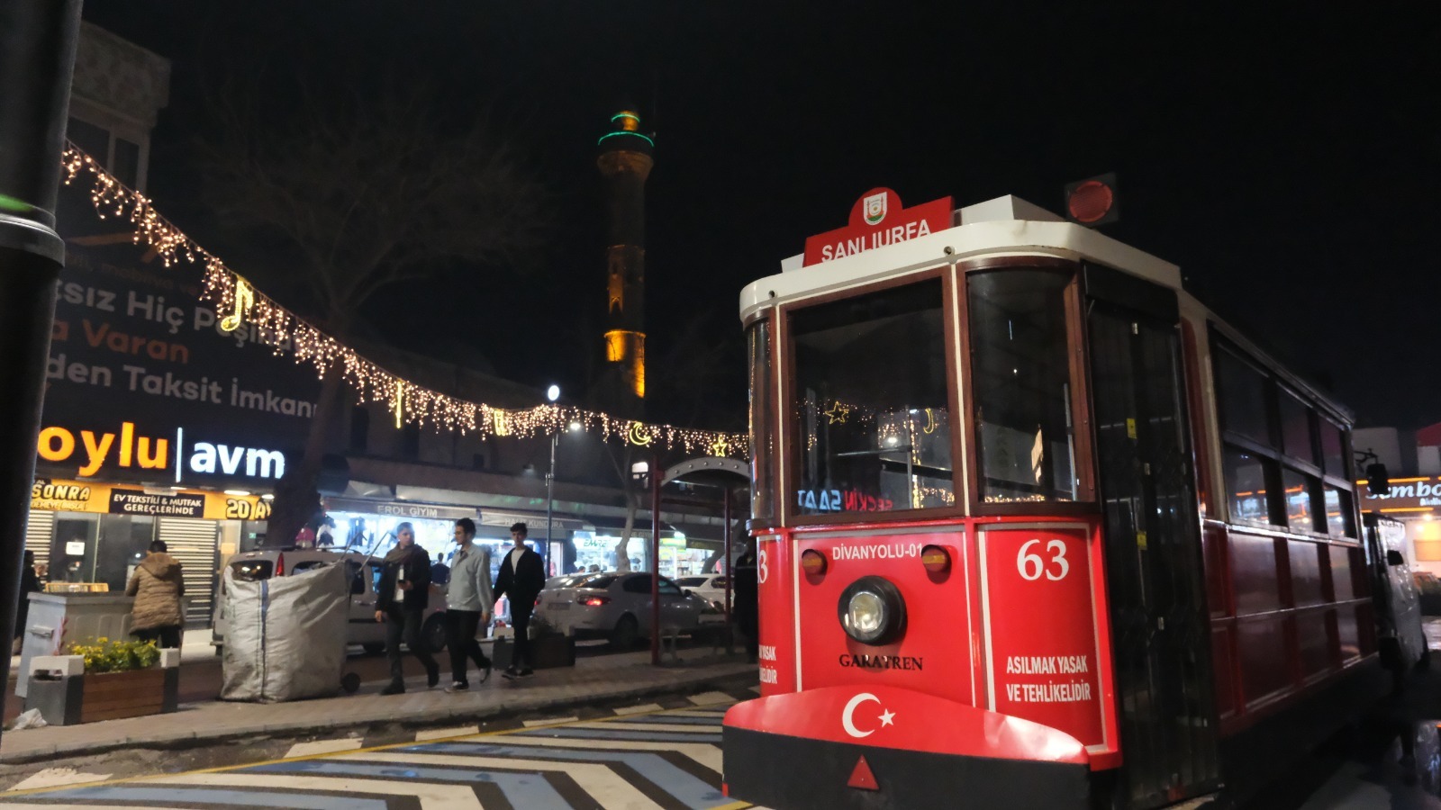 ŞEHRİN KALBİ DİVANYOLU DAHA IŞILTILI HALE GELDİ