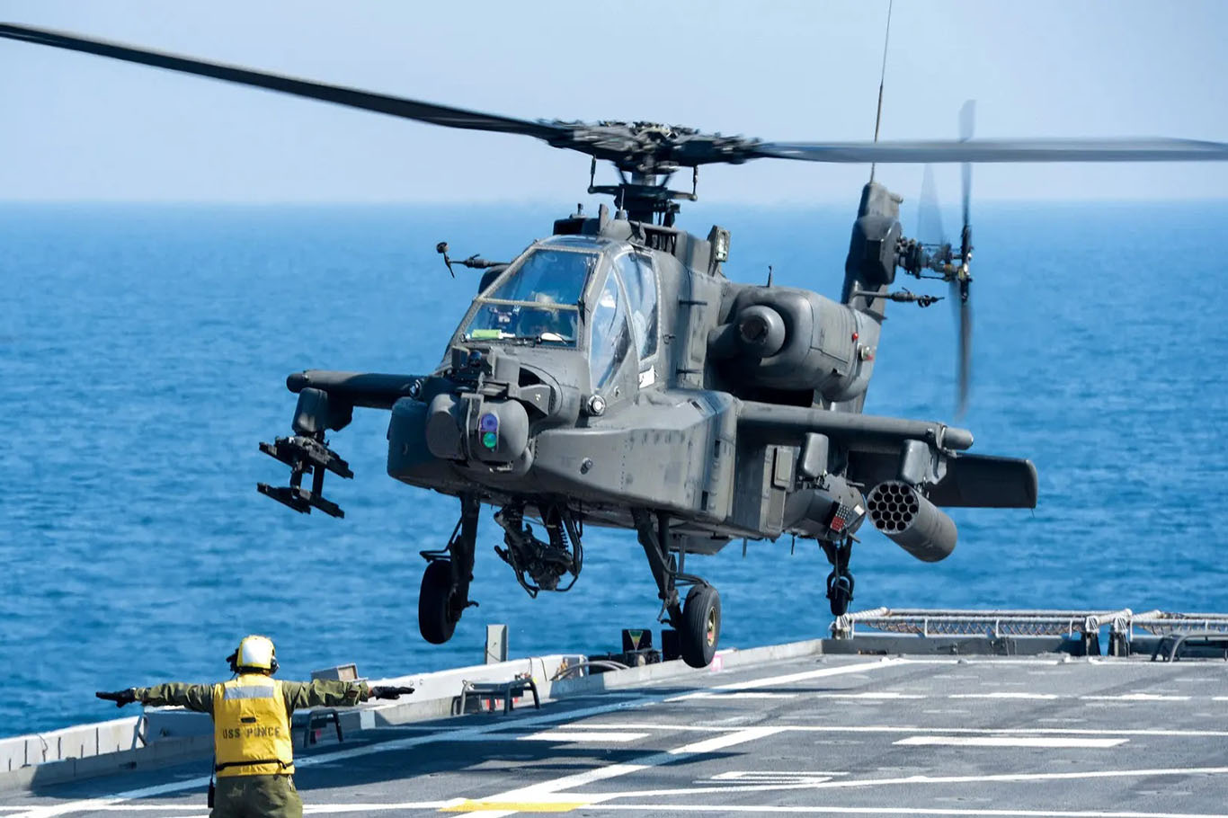 Hürmüz Boğazı’nda Sıcak Dakikalar: ABD’ye Ait Apache Saldırı Helikopteri Düştü!