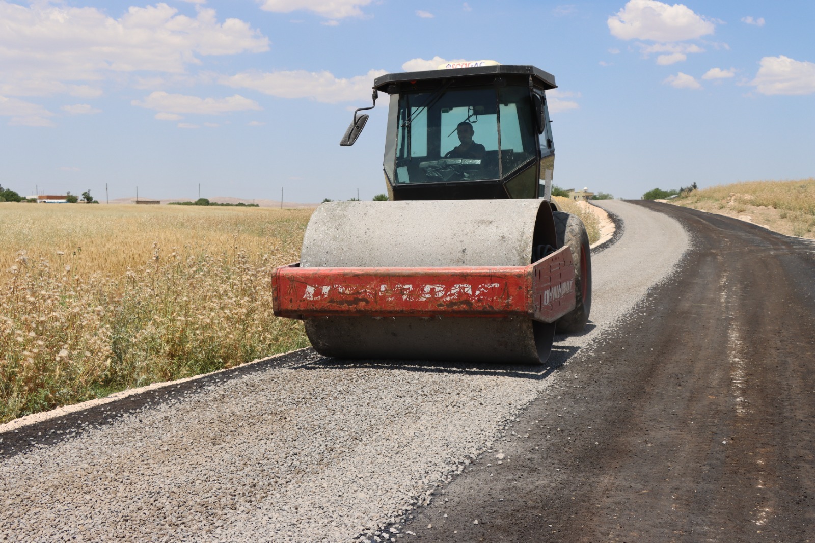 BÜYÜKŞEHİR, EYYÜBİYE KIRSALINDA YOL STANDARTLARINI YÜKSELTİYOR