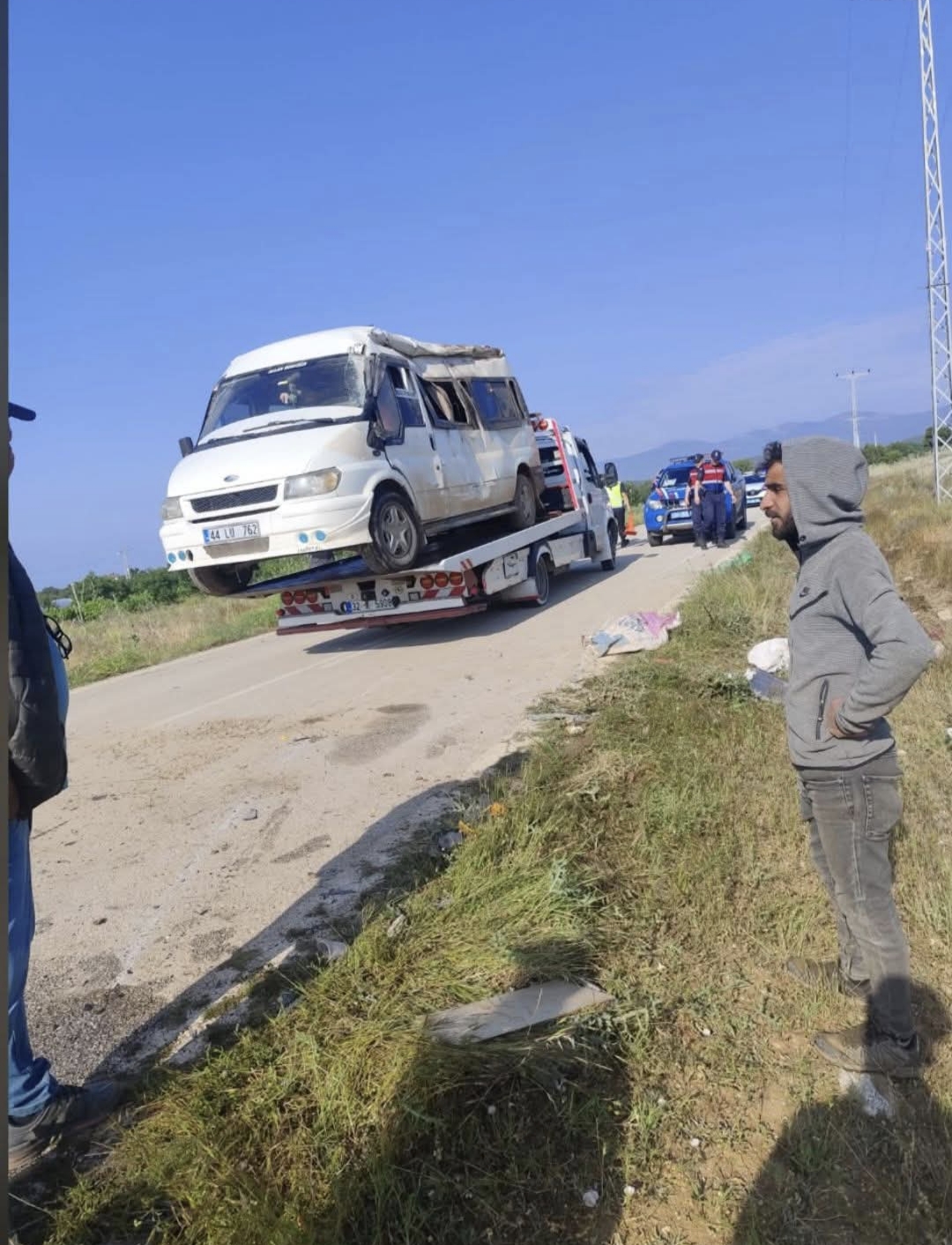 Afyon’da Kaza Yapan İşçi Minibüsünün Son Hali: Urfa’ya Getirilmesi İçin Kamyon Aranıyor