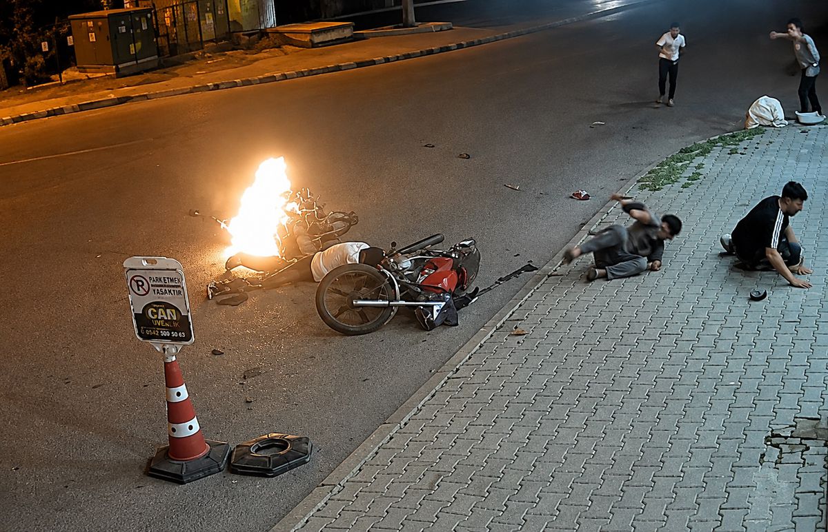 BİRECİK’TE İKİ MOTOSİKLET ÇARPIŞTI: 3 YARALI